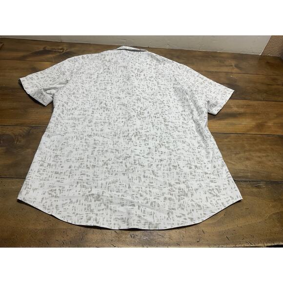 Lululemon Mens Large Shirt Airing Easy Short Sleeve White Gray Geometric - Picture 8 of 10